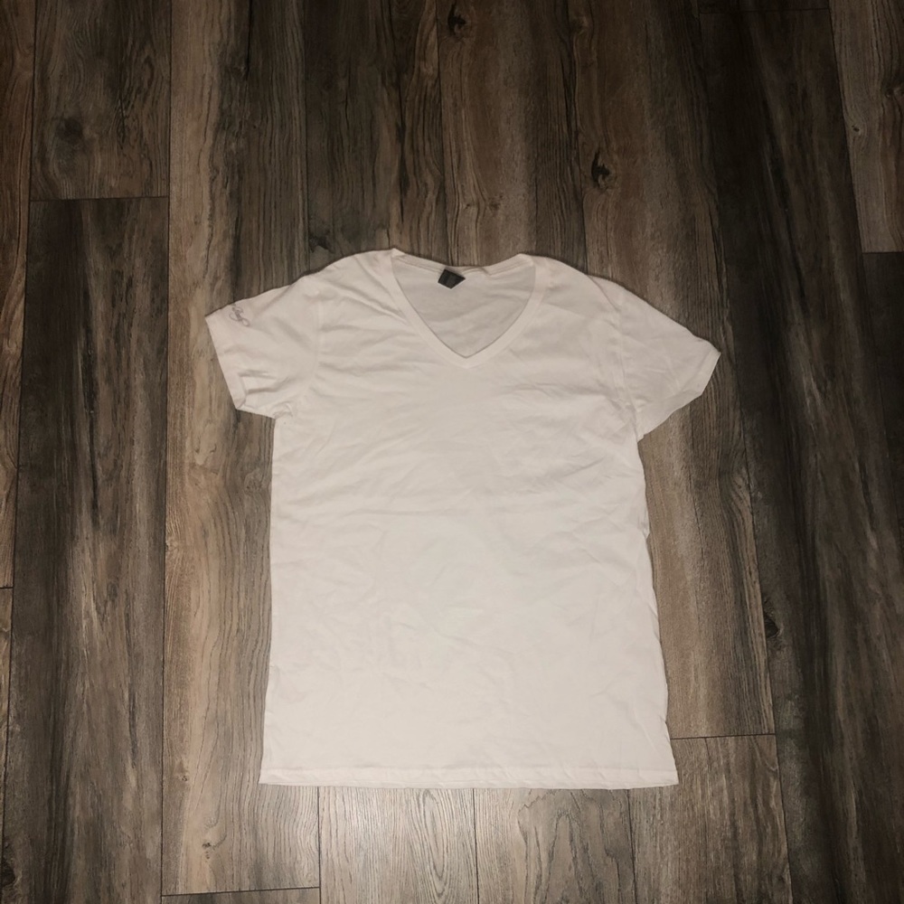 Luxe Living Realty V-Neck